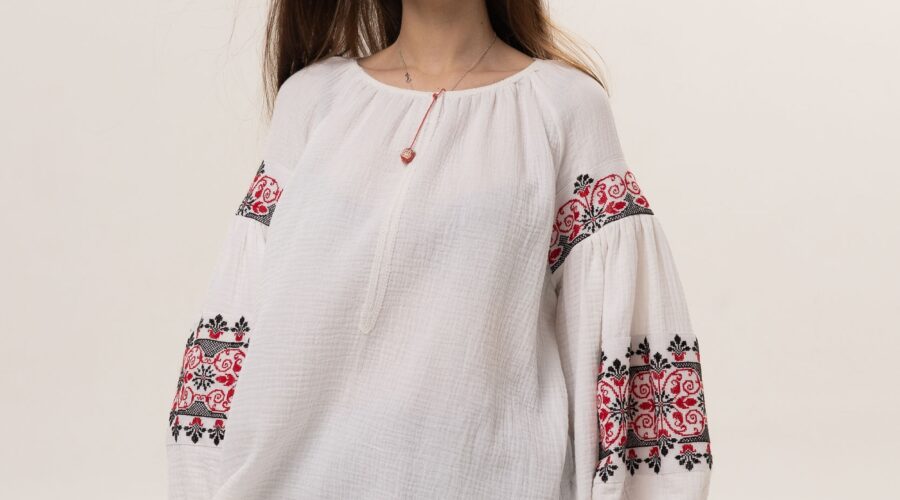 【ウクライナ刺繍】千年の物語をまとう服「ヴィシヴァンカ」とは？着る者を守る美しい装飾文化